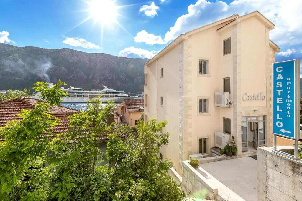 Apartments Castello building in Dobrota
